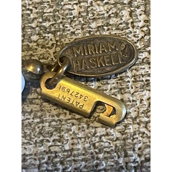 Miriam Haskell 1975-Mid 80’s VTG White Milk Glass Unique Shapes Beaded Necklace - Picture 8 of 10